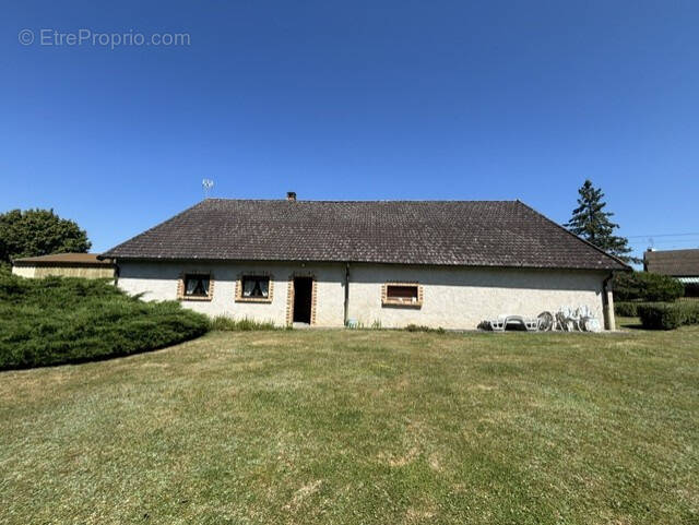 Maison à AUXY