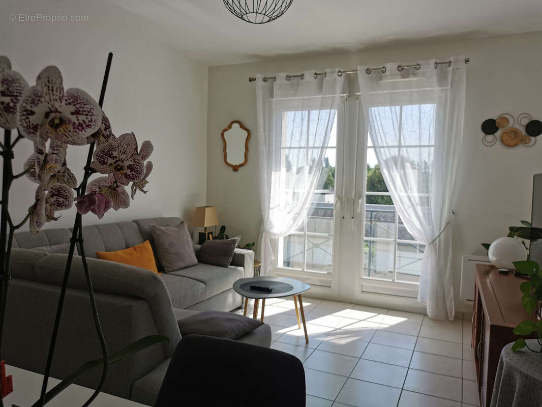 Appartement deux pièces avec balcon, parking et ascenseur dans résidence sécurisée. - photo 2