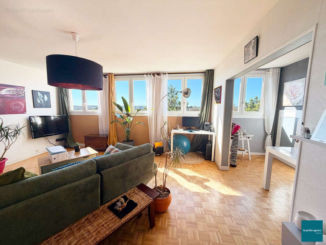 Appartement à FLEURY-SUR-ORNE