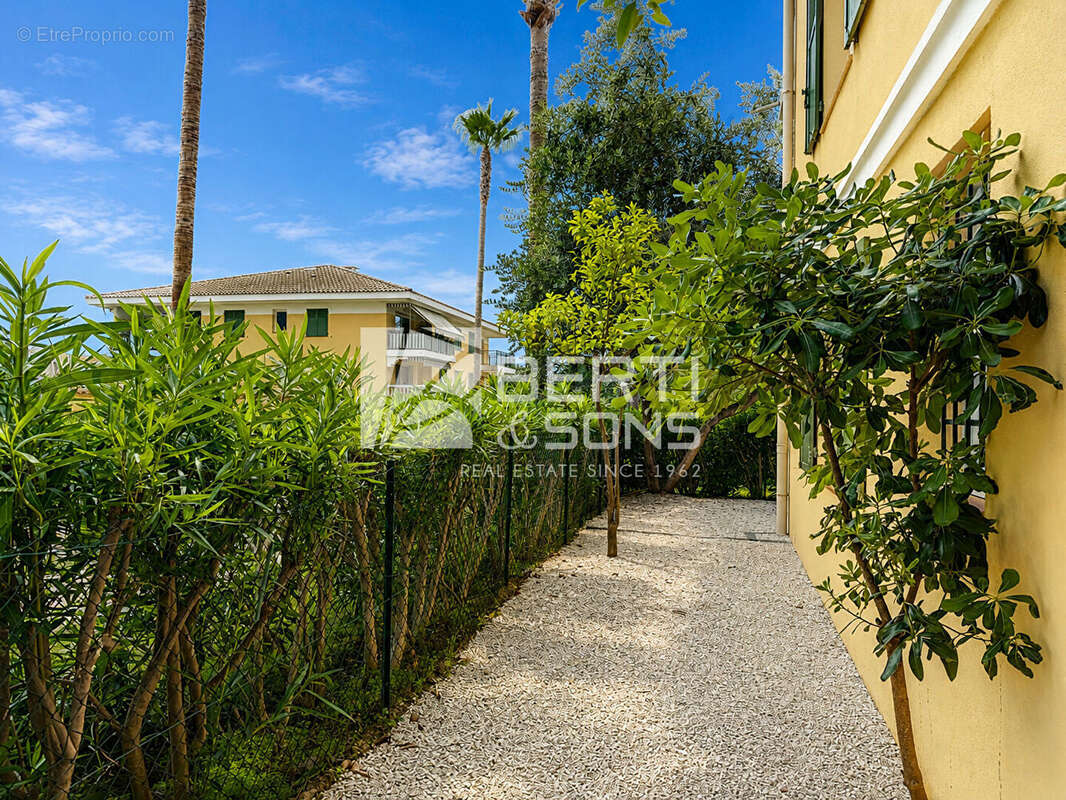 Appartement à MANDELIEU-LA-NAPOULE
