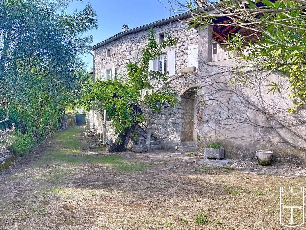 100% charme avec cette bâtisse + 1 dépendance [sud Ardèche] - photo 12