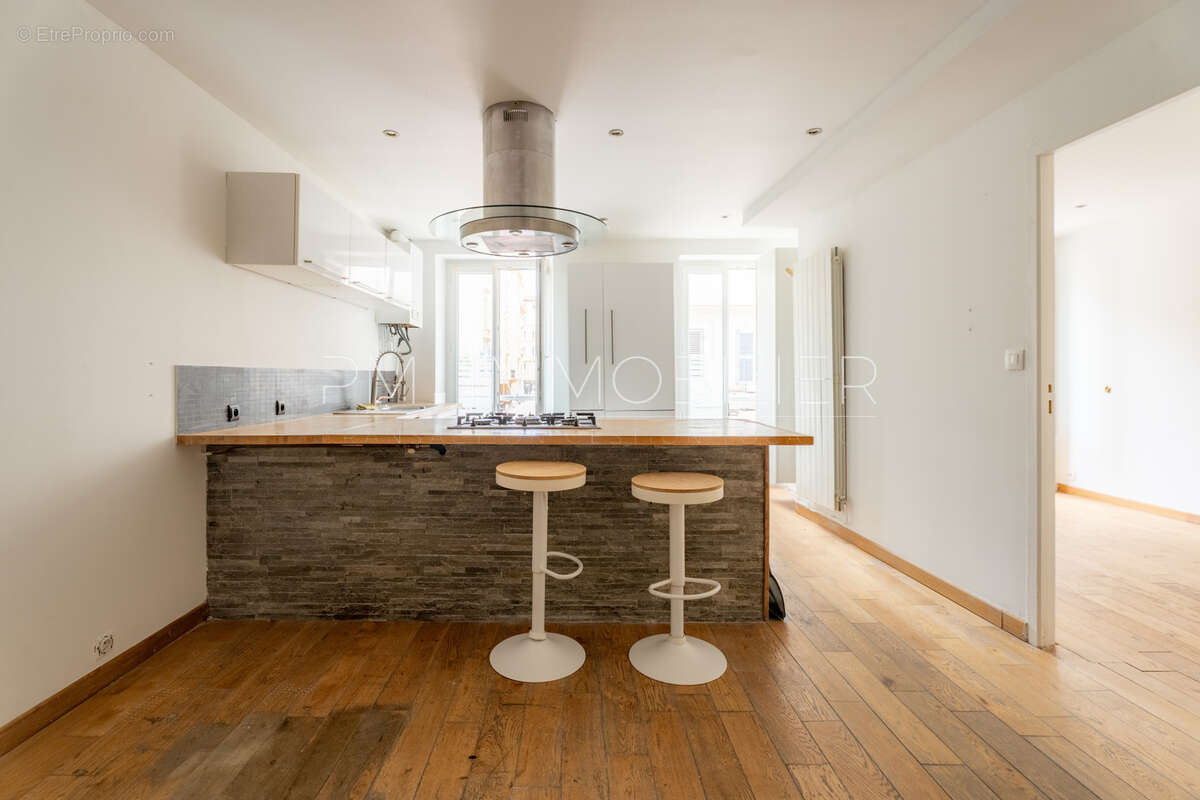 Appartement à MARSEILLE-1E