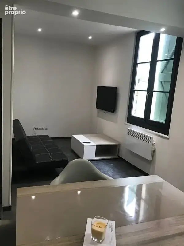 Appartement renove - centre historique - photo 2