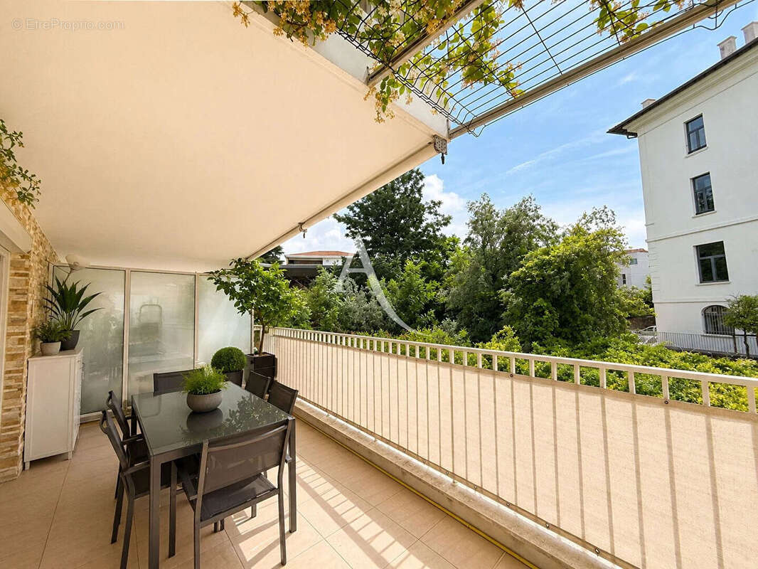 Cannes centre-ville - Appartement 3 pièces 45 m² - Garage - photo 3