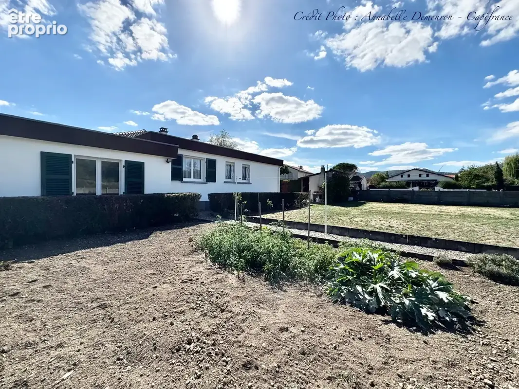 MOZAC – Maison de plain-pied 3 chambres/bureau – PISCINE – TERRAIN divisible de 2324 M² – Garages - photo 57