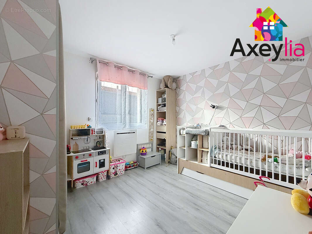 A vendre - noailly - maison de plain-pied et de 2020 avec cinq chambres, garage et terrain - photo 9