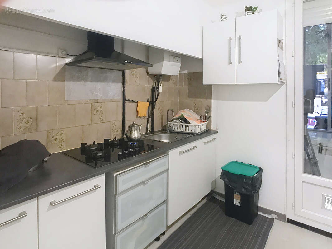 Idéal investisseur, appartement T3, avec extérieur, proximité commerces,transports et école. - photo 3