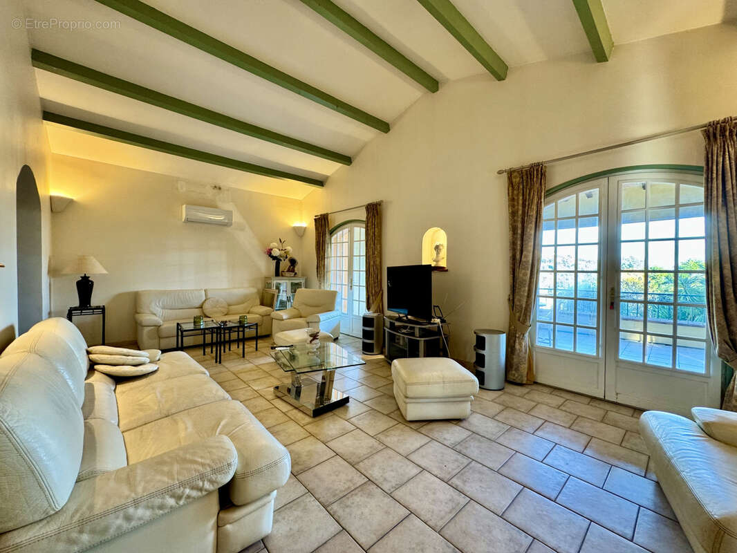 Maison à MANDELIEU-LA-NAPOULE