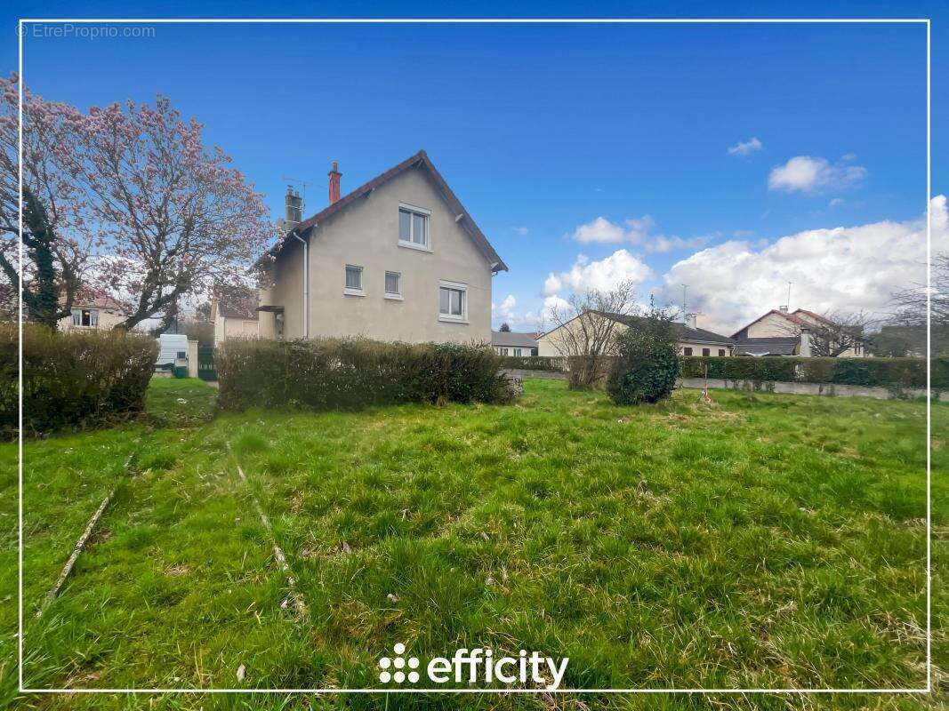 Terrain à FONTENAY-TRESIGNY