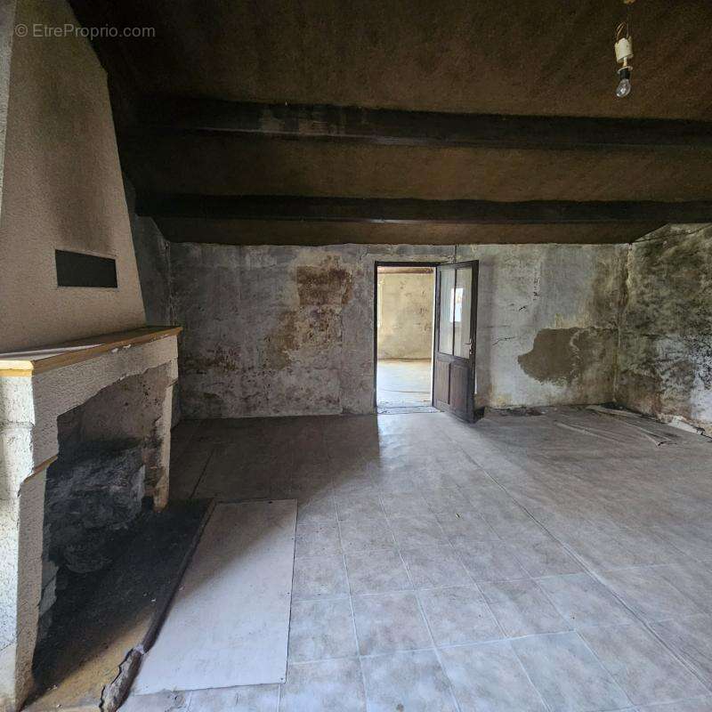 Maison à CHAMPAGNE-LES-MARAIS