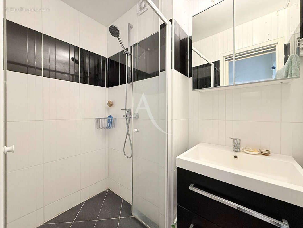 Appartement à CHARENTON-LE-PONT