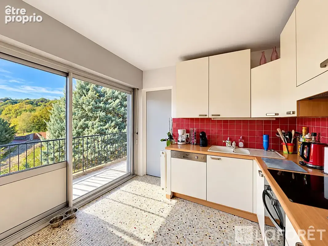 T4 / 80 m2 / Garage / Grand balcon / Cave - photo 4