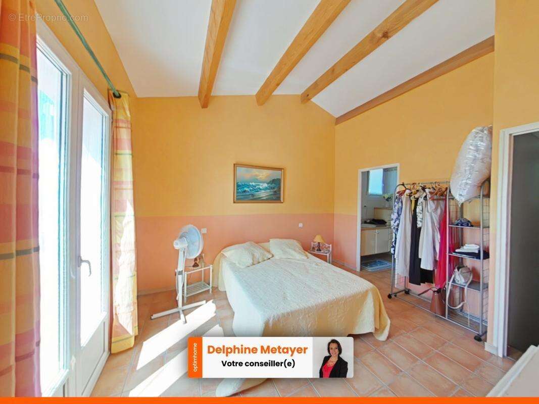 Lorgues (83510) – Elégance Provençale, Vue Panoramique & Piscine - photo 15