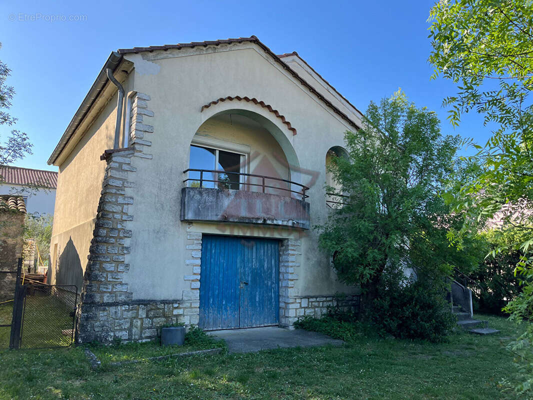 Maison à SAINT-JULIEN-LES-ROSIERS