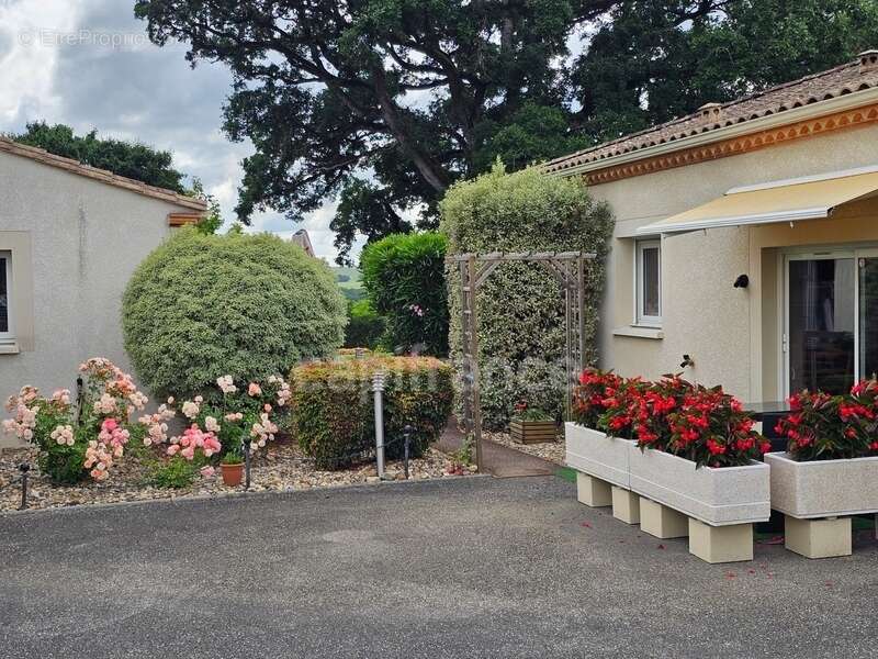Villa de plain pied - 4 chambres - piscine - terrain de pétanque - garage - cadre naturel privilégié - photo 4