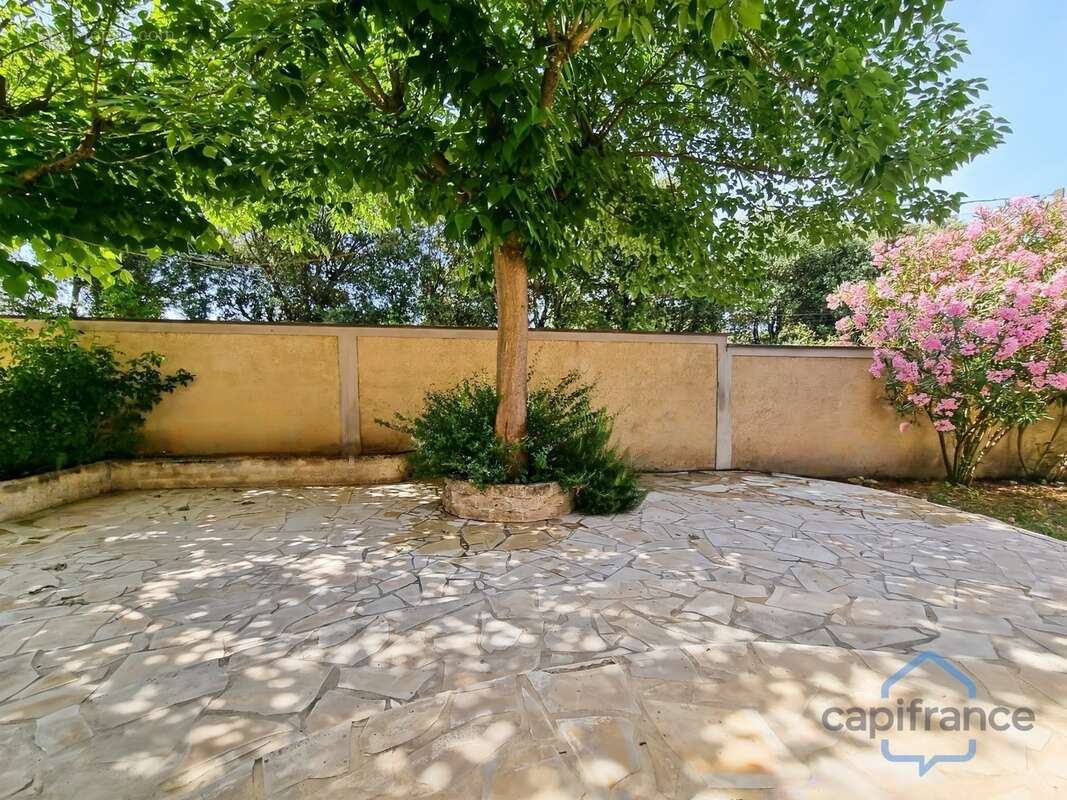 Maison de 212m² avec 6 pièces et une dépendance T2 - Terrain arboré de 800m² - Garage - Restinclières (34160) - photo 23