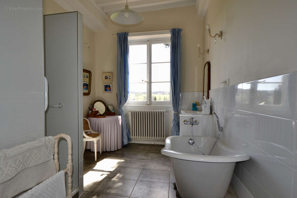 Maison à LA CLAYETTE