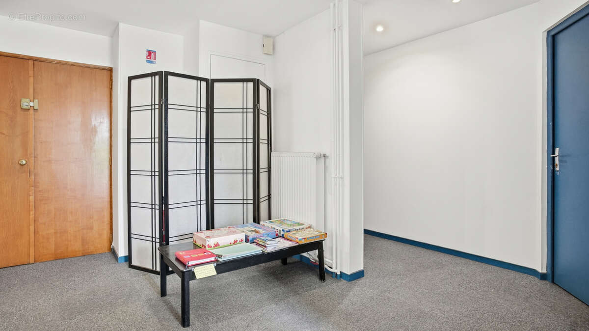 Commerce à FONTAINEBLEAU