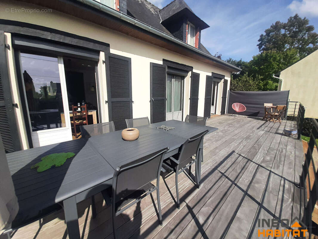 Maison à MONTREUIL-LE-GAST