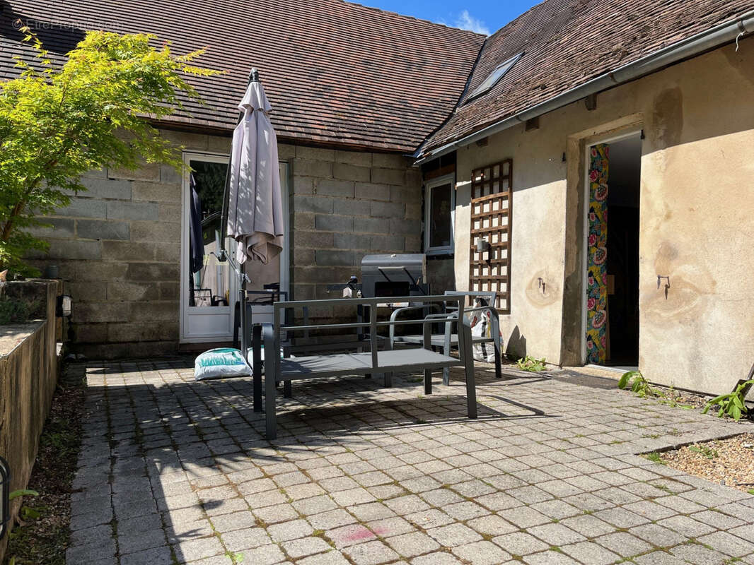 Coussac Bonneval Longère de 6 pièces, 1,2 hectares, piscine et des vues - photo 22