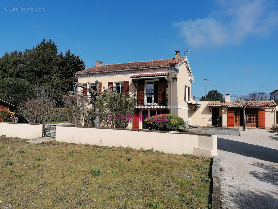 Maison à L'ISLE-SUR-LA-SORGUE
