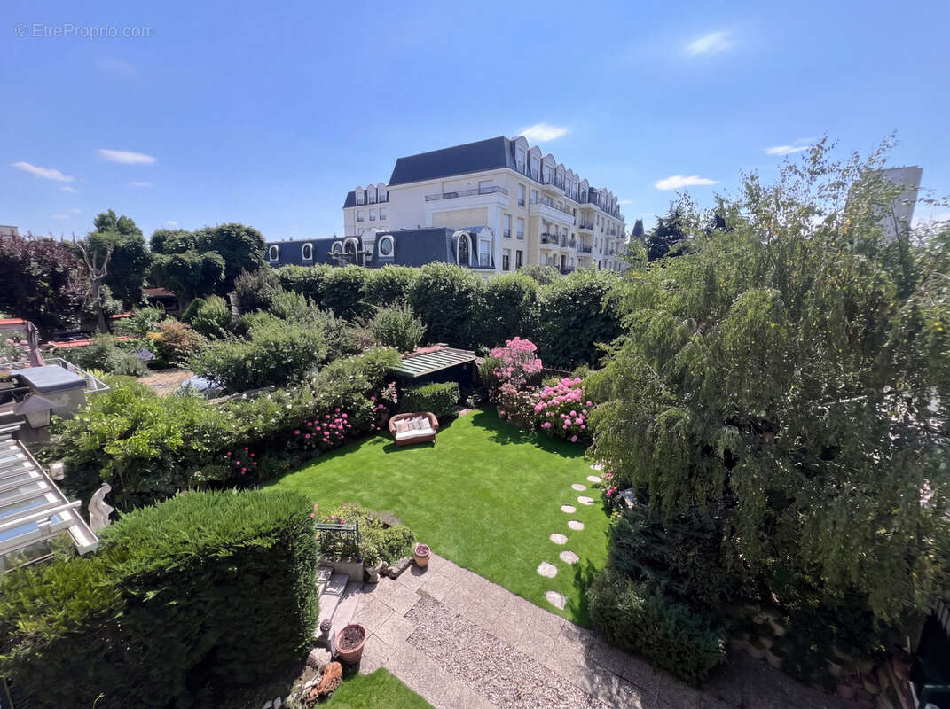 Maison à COURBEVOIE