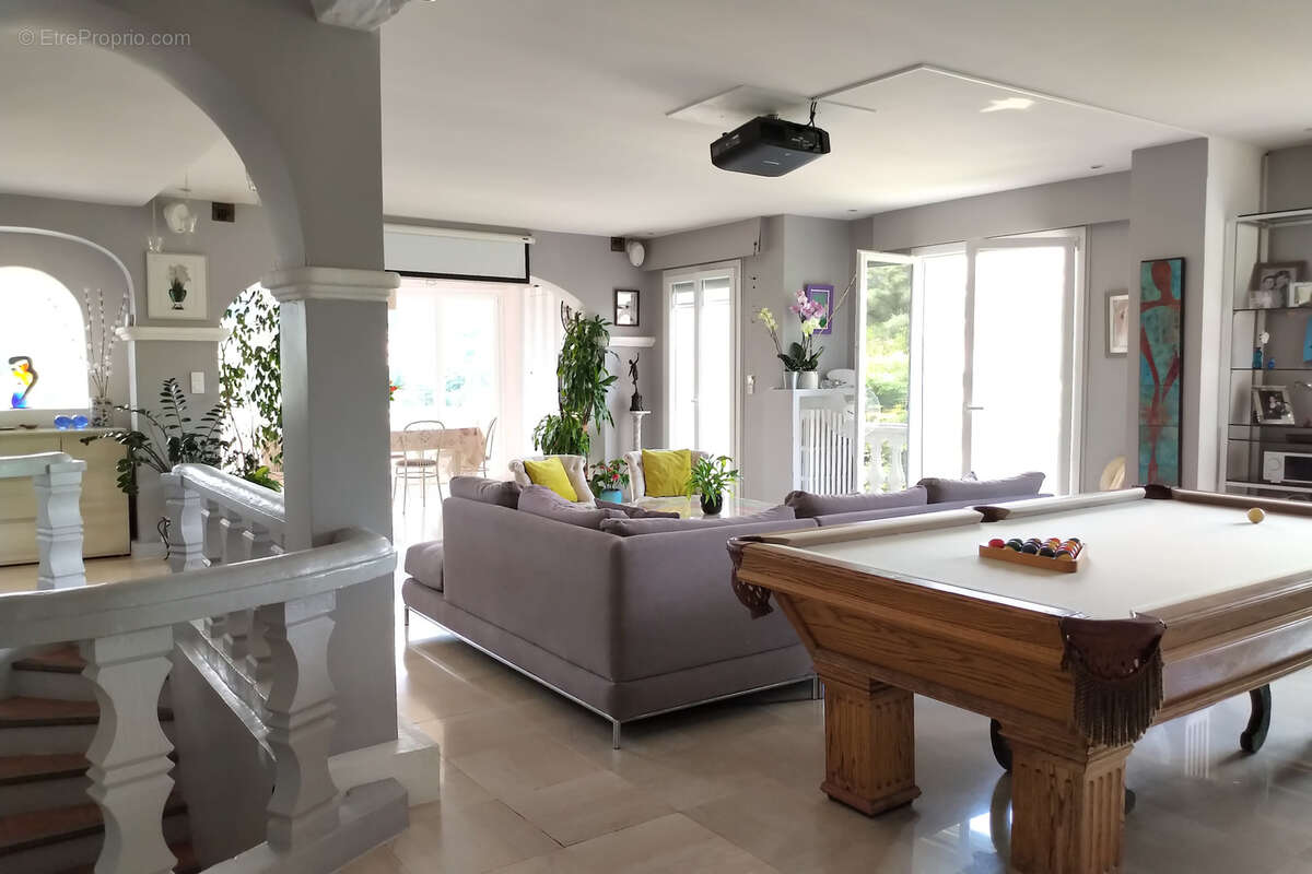 Propriete vence vue degagee collines piscine - photo 13