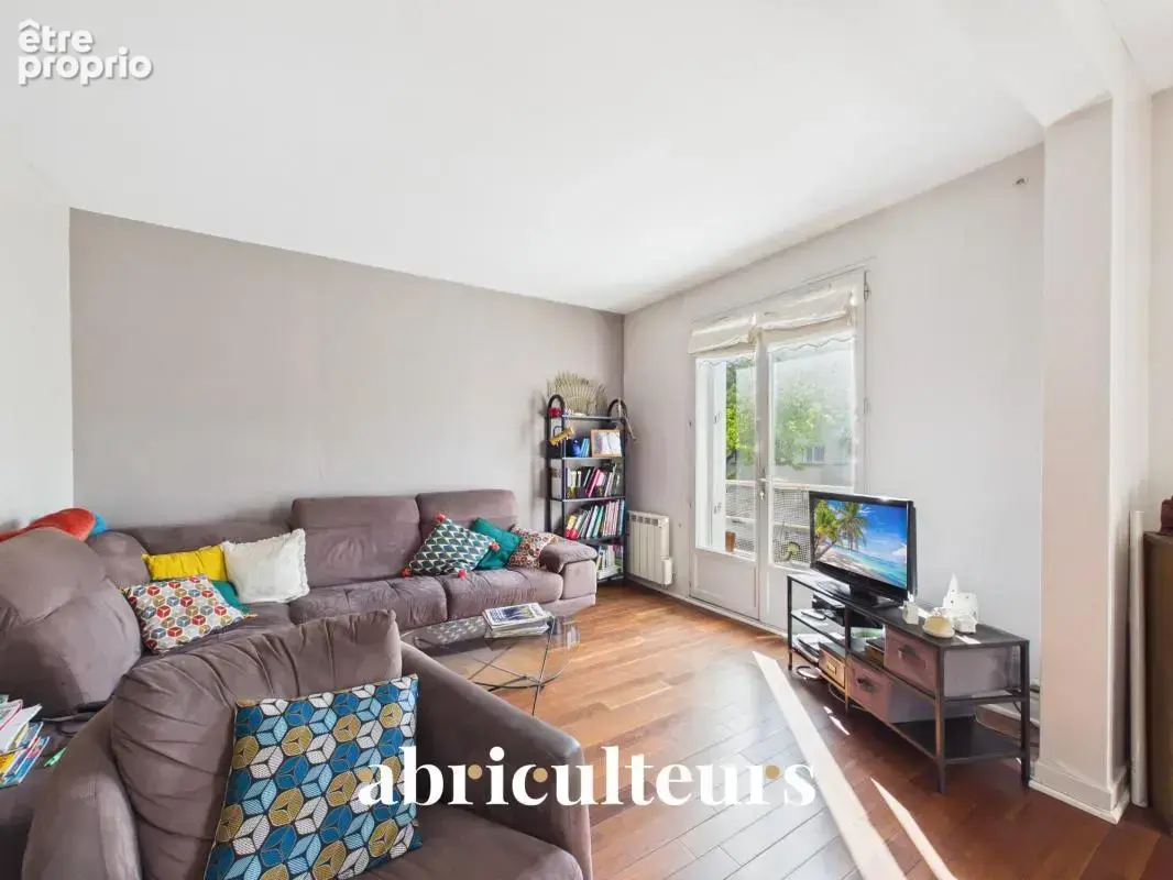 Clamart : Maison familiale lumineuse, 4 chambres, jardin, dépendance et fort potentiel - photo 3