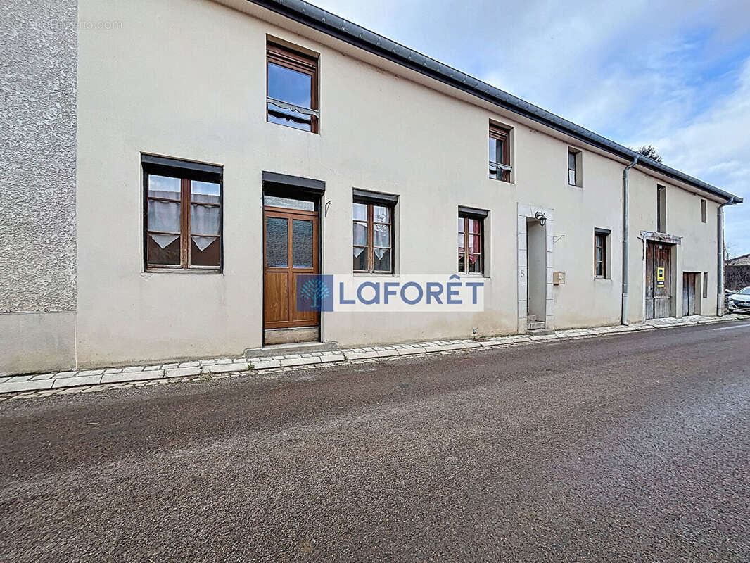 Maison à EFFINCOURT