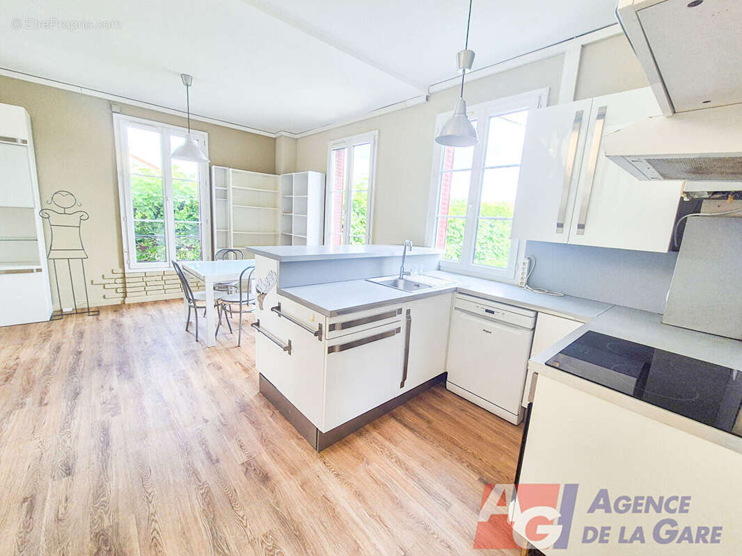 Appartement à SARTROUVILLE