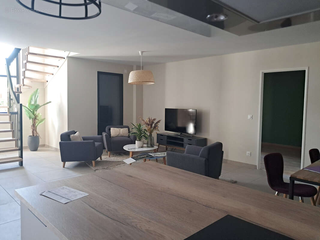 Un oasis de confort et d'élégance : Votre villa à Isle dans un quartier d'exception - photo 2