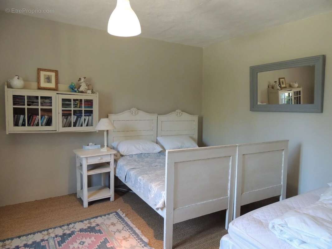 Domaine avec vignoble en activité, maison familiale, gîte, piscine et court de tennis - photo 15