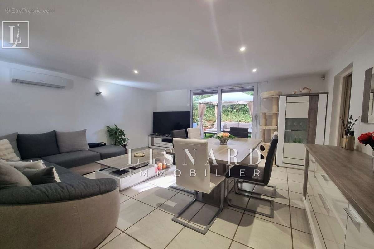 Appartement à VALLAURIS