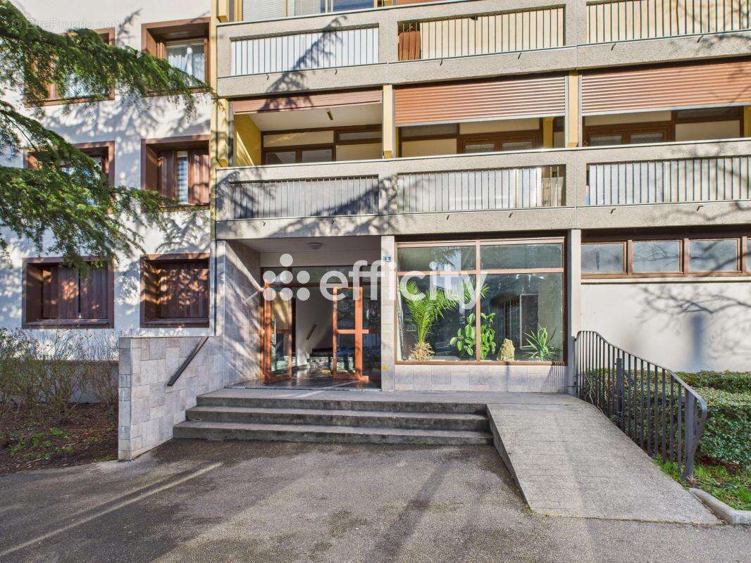 Appartement à RILLIEUX-LA-PAPE