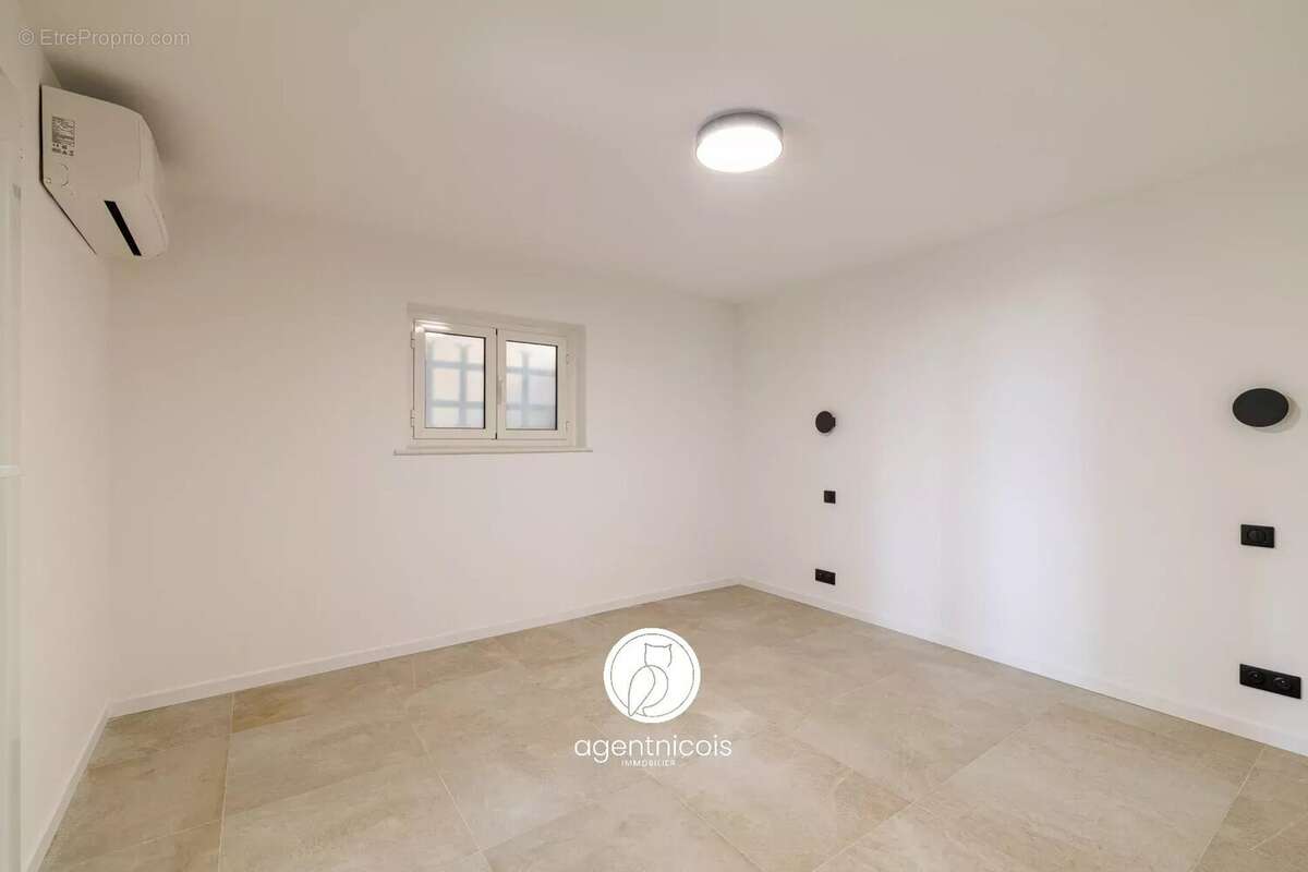 Appartement à SAINT-LAURENT-DU-VAR