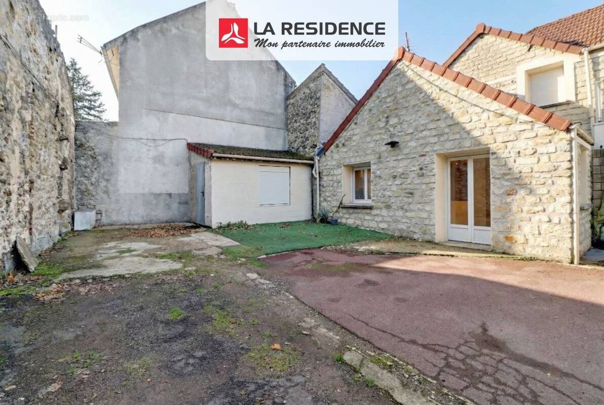 Maison à MAURECOURT