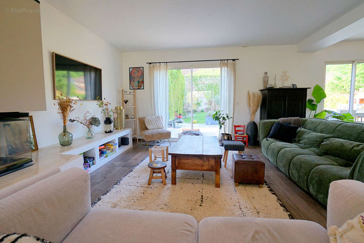 Maison à MEZIERES-SUR-SEINE