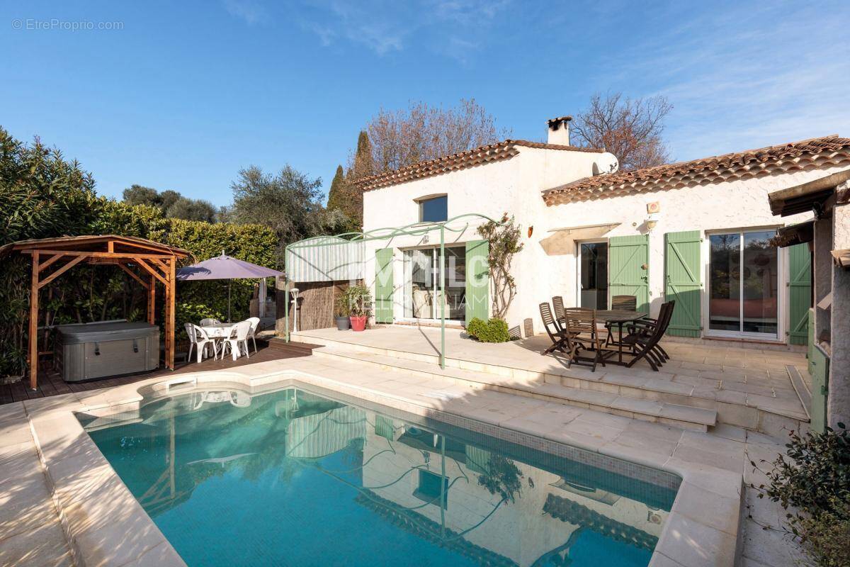 Maison à VALBONNE