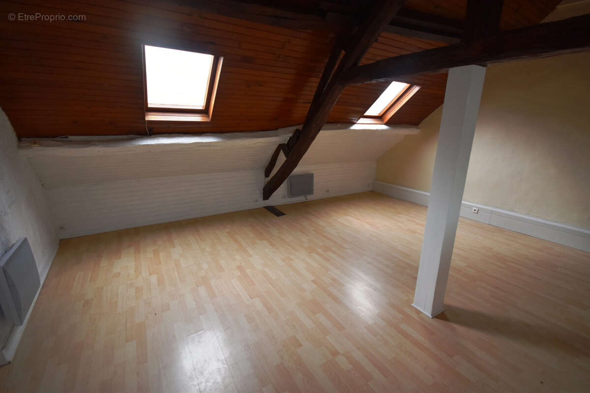 Appartement à VETHEUIL