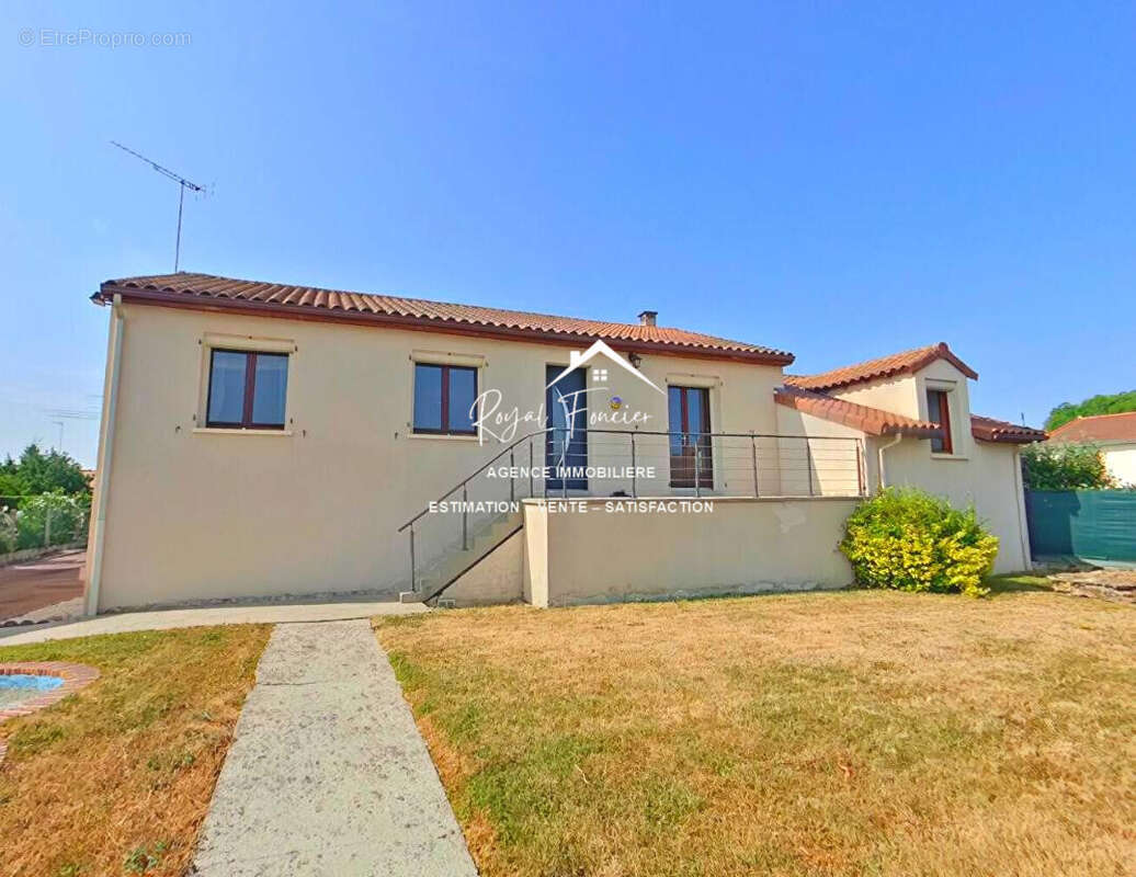 Pavillon sur sous sol de 93 m2  - Maison à INGRANDES