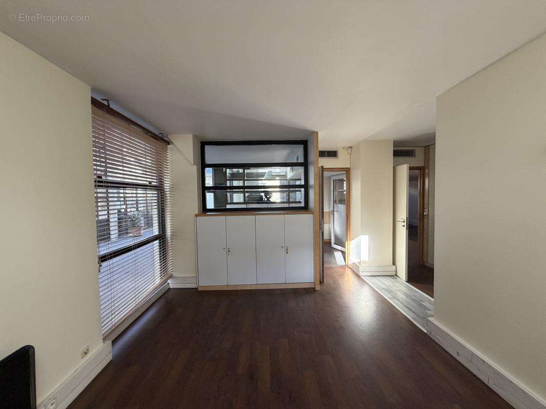 Commerce à ISSY-LES-MOULINEAUX