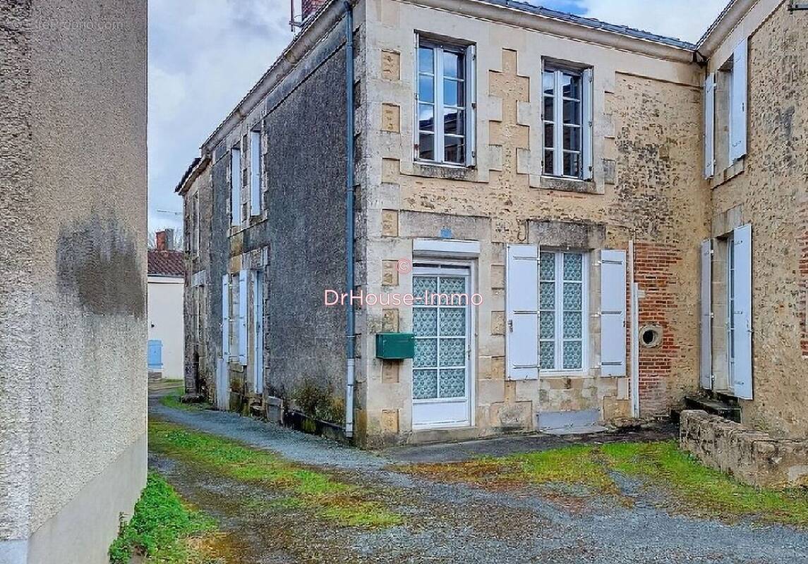 Maison à SIGOURNAIS