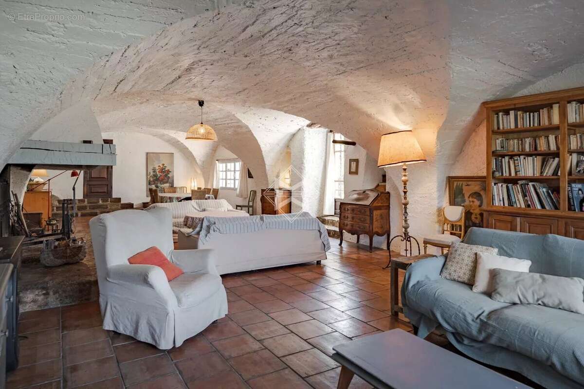 Maison à TOURRETTES