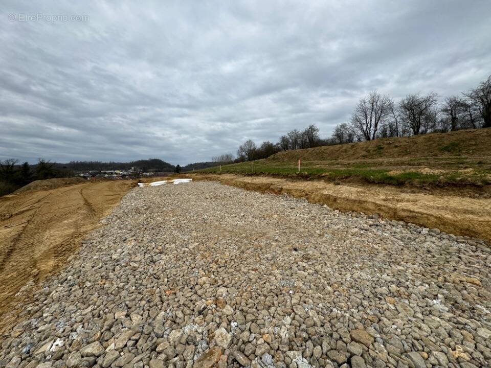 Terrain à REDANGE