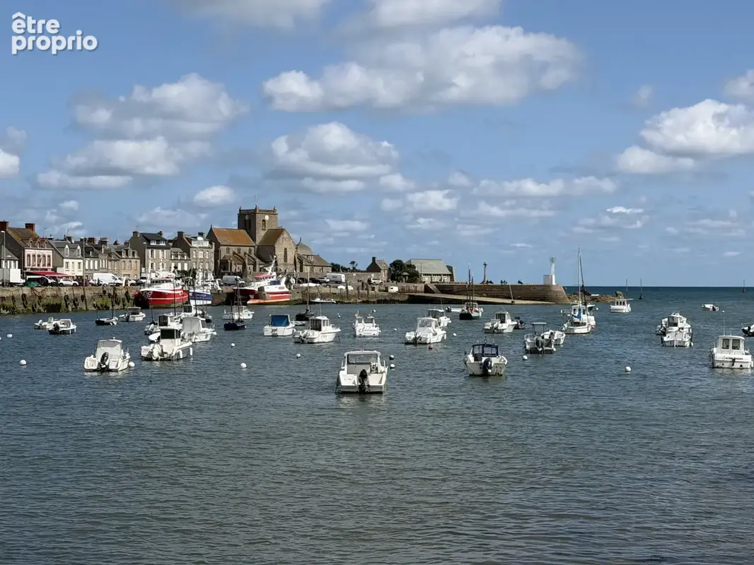 Immeuble de rapport dans un joli village touristique de la côte Est du Cotentin - photo 2