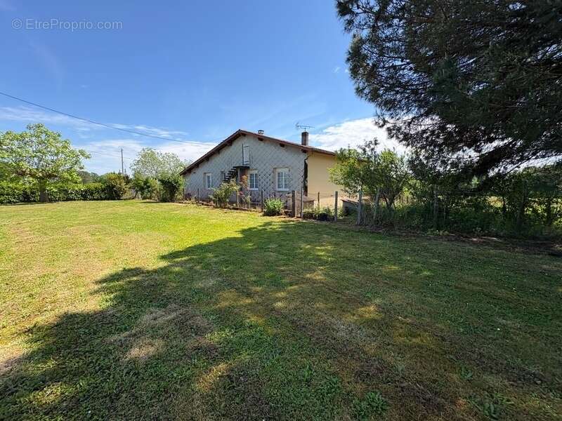 Maison 5 pièces 110m2 avec dépendance sur un hectare de terrain - photo 12