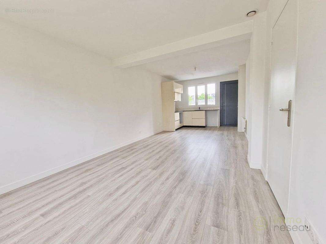 Maison 148 m² à Pontault-Combault  - photo 6