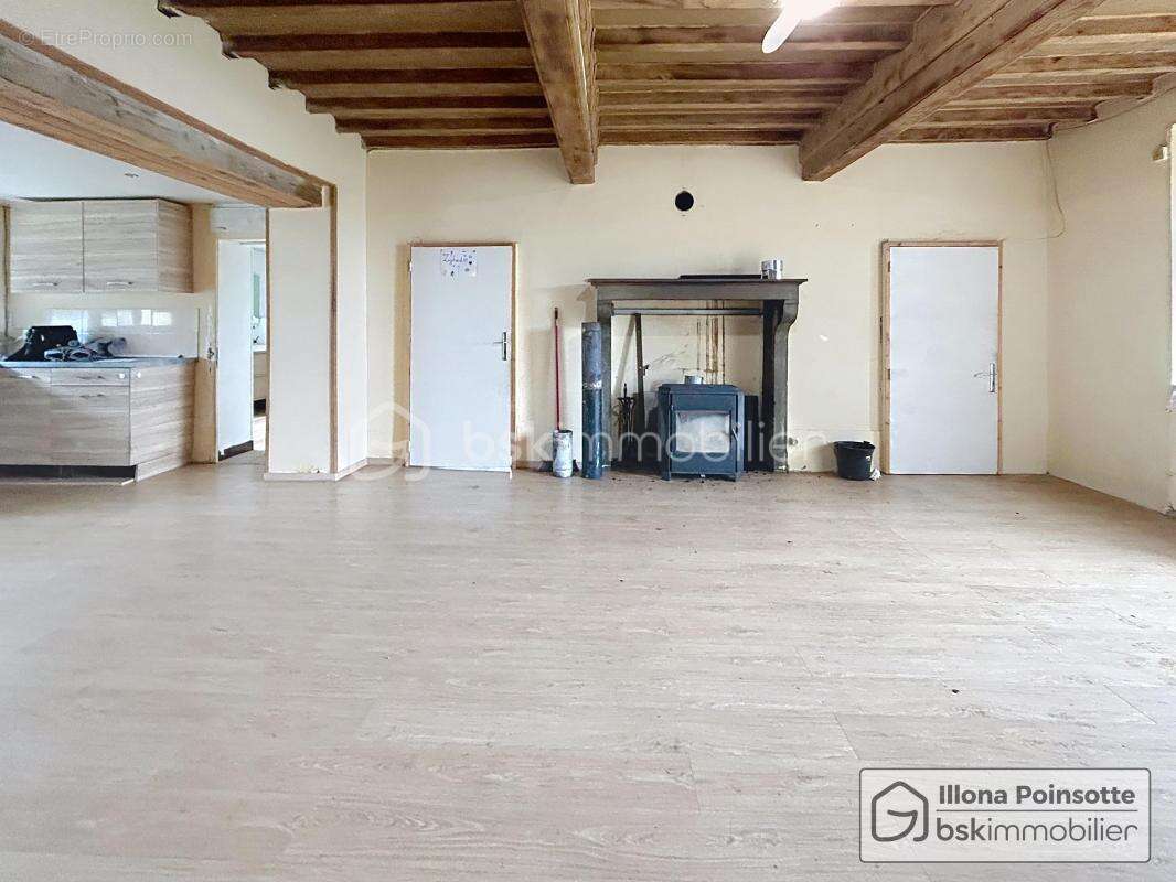 Maison à LA ROCHE-EN-BRENIL