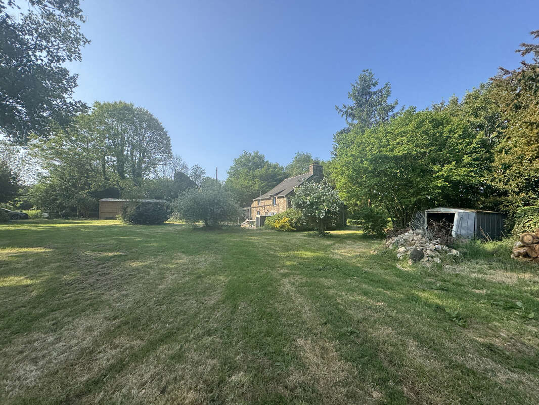 Maison à PLUHERLIN