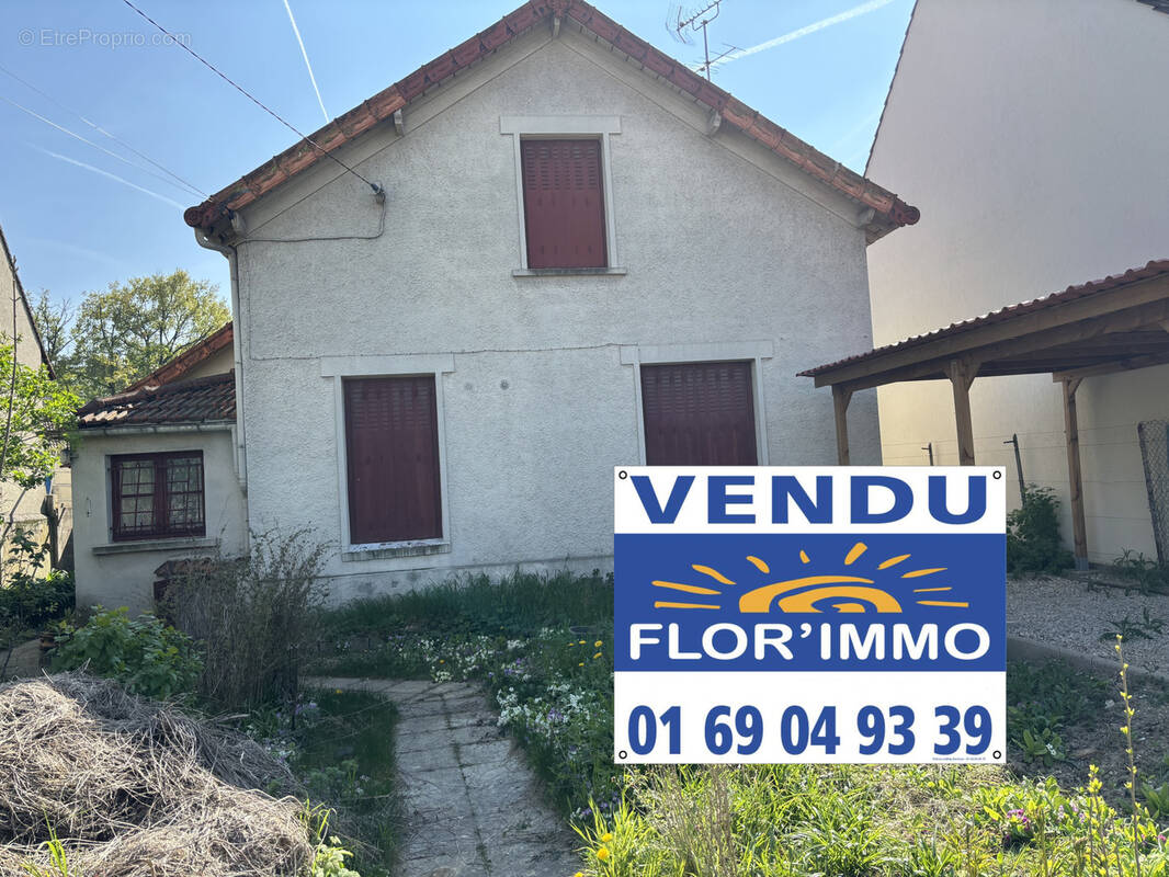 Maison à SAINTE-GENEVIEVE-DES-BOIS